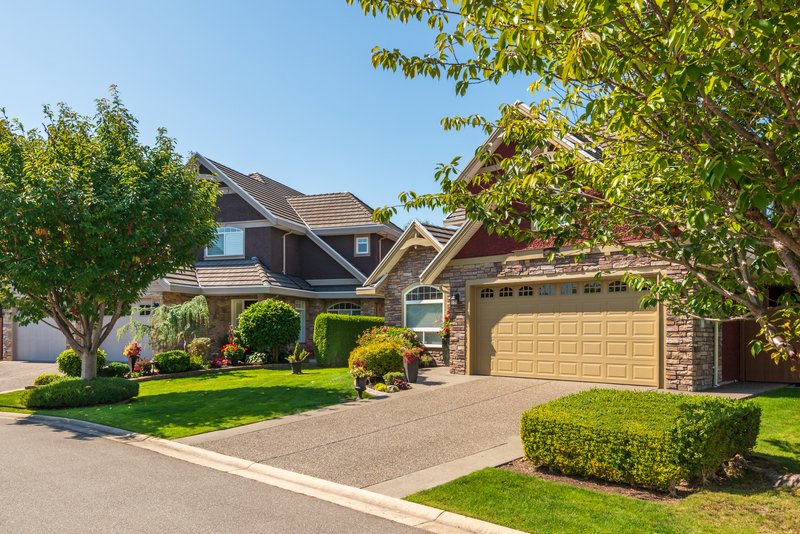 casa amplia con cochera frontal